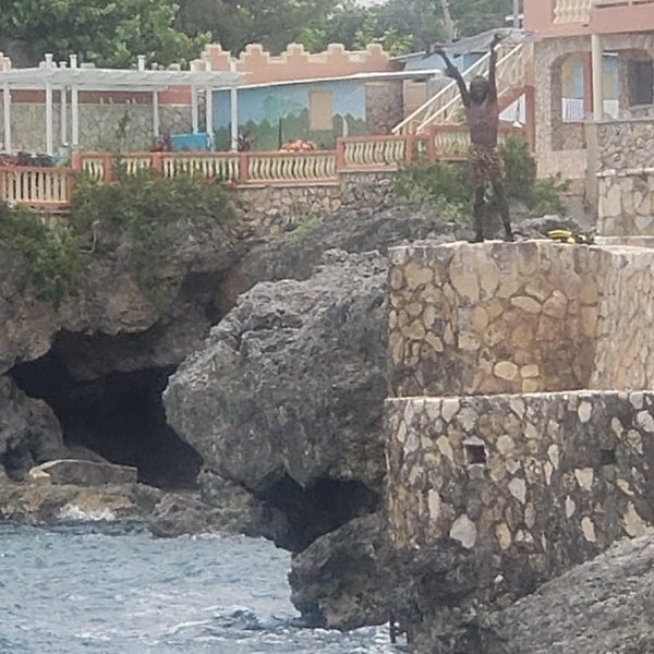 Rocky cliffs along the Jamaican coast